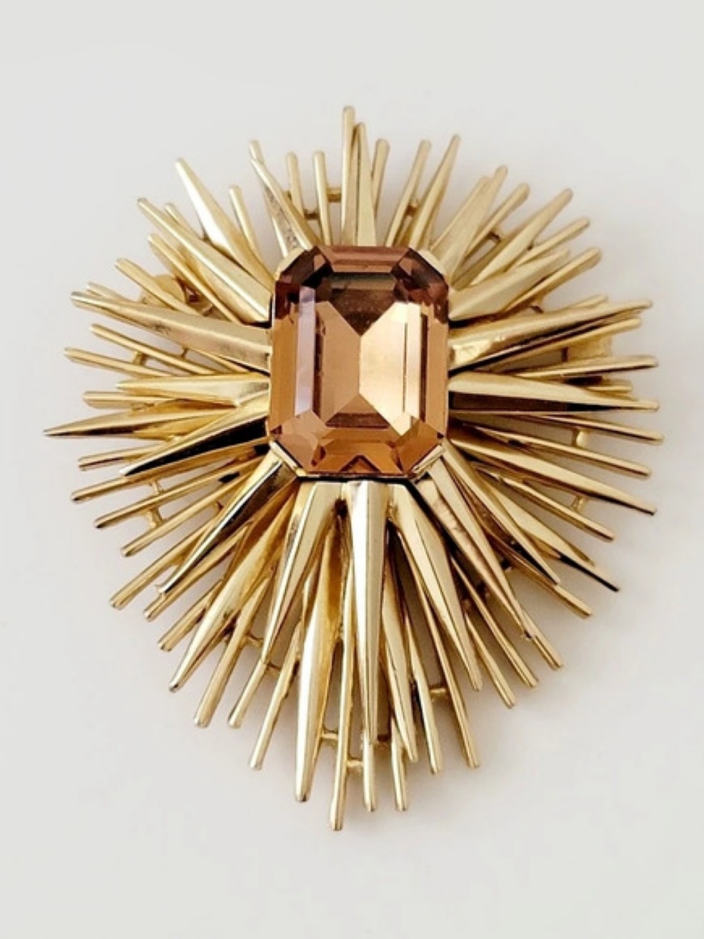 Trifari Vintage Amber-color Stone Sunburst Brooch in Gold & Brown Like New